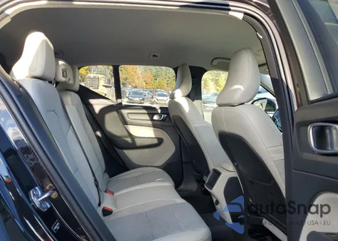 2020 Volvo Xc40 T5 Momentum z USA, uszkodzony, nr VIN YV4162UK2L2287602